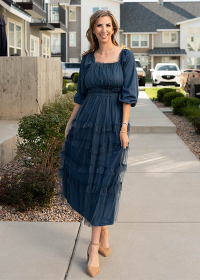 3/4 length sleeves on the navy long sleeve floral dress