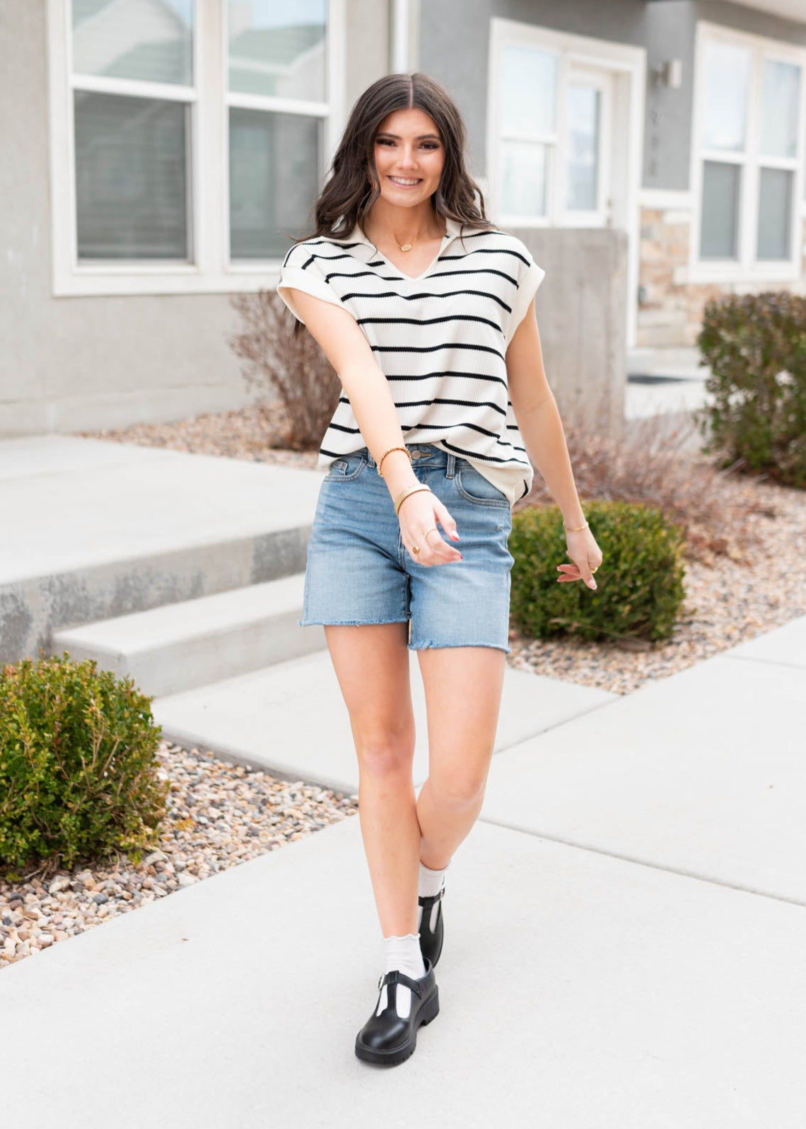 Black stirpe collared top