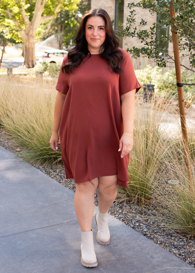 Short sleeve plus size brick red relaxed dress