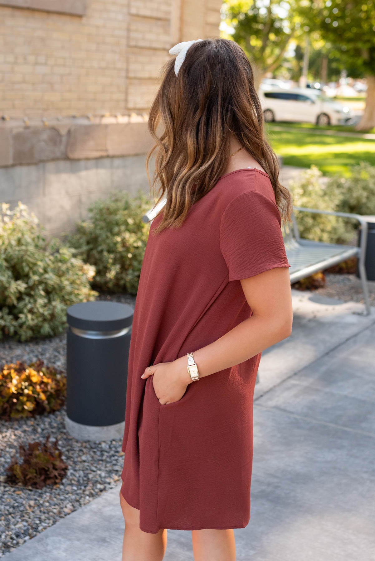 Side view of the brick red relaxed dress