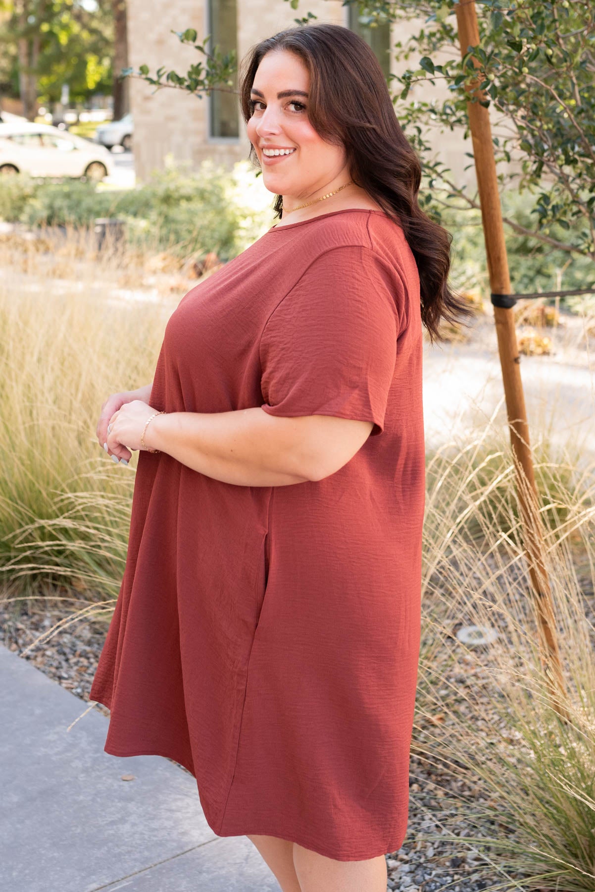 Side view of the plus size brick red relaxed dress