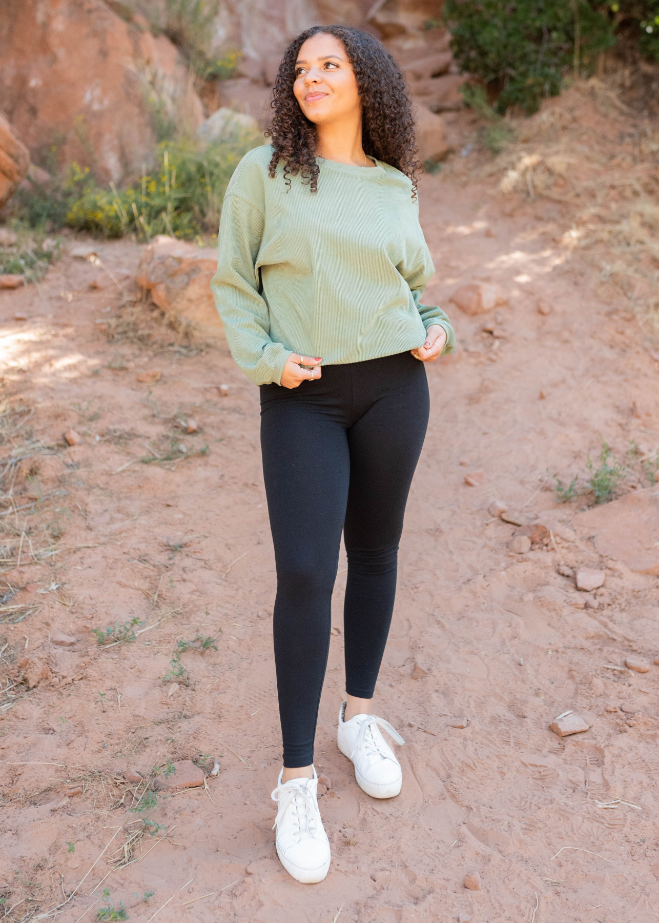 Green ribbed sweatershirt with long sleeves