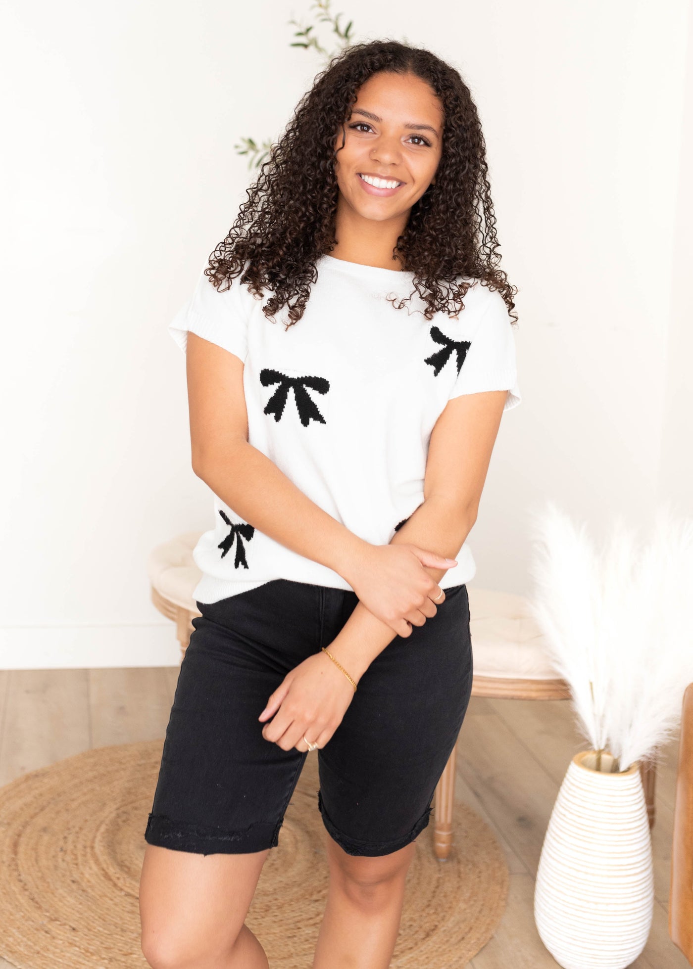 Short sleeve white black bow sweater