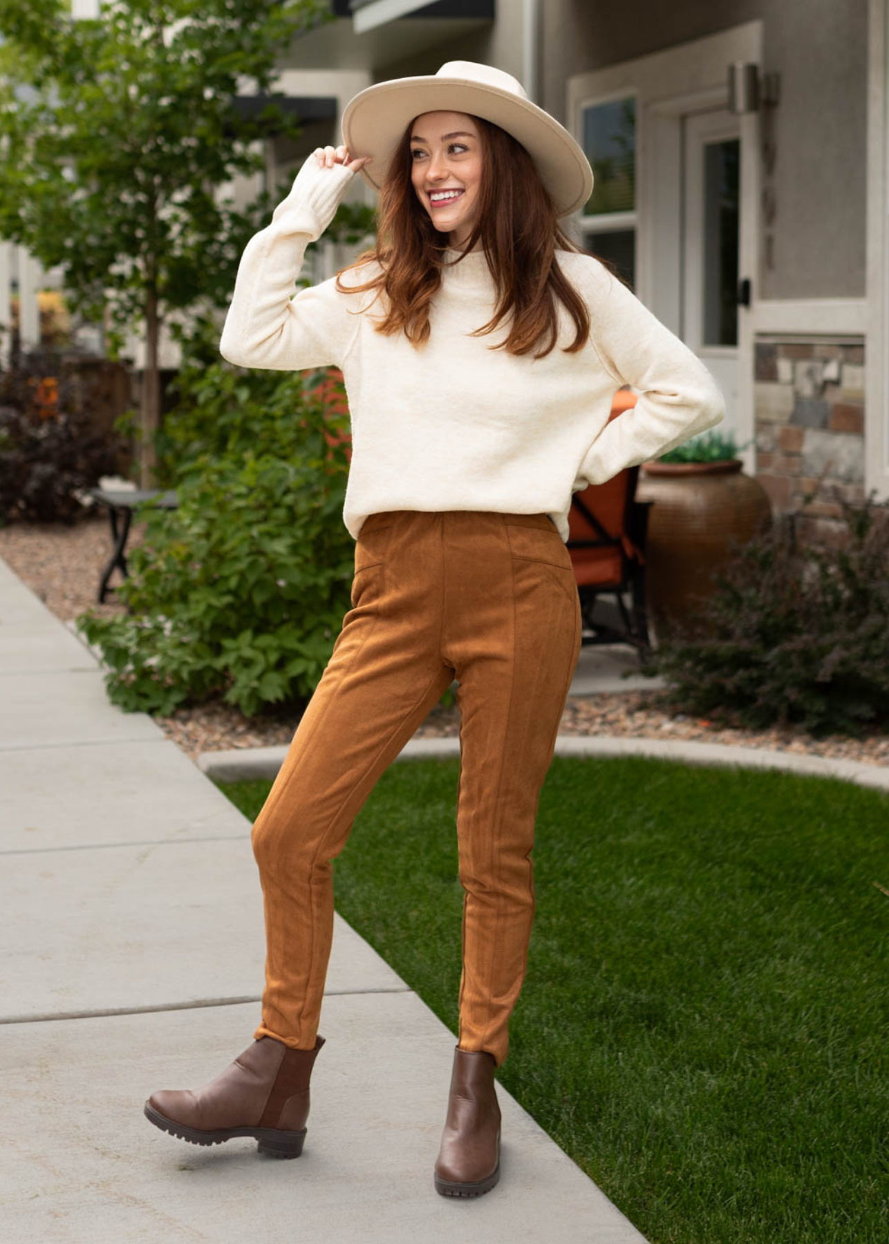 Women's Suede Pants – The Product
