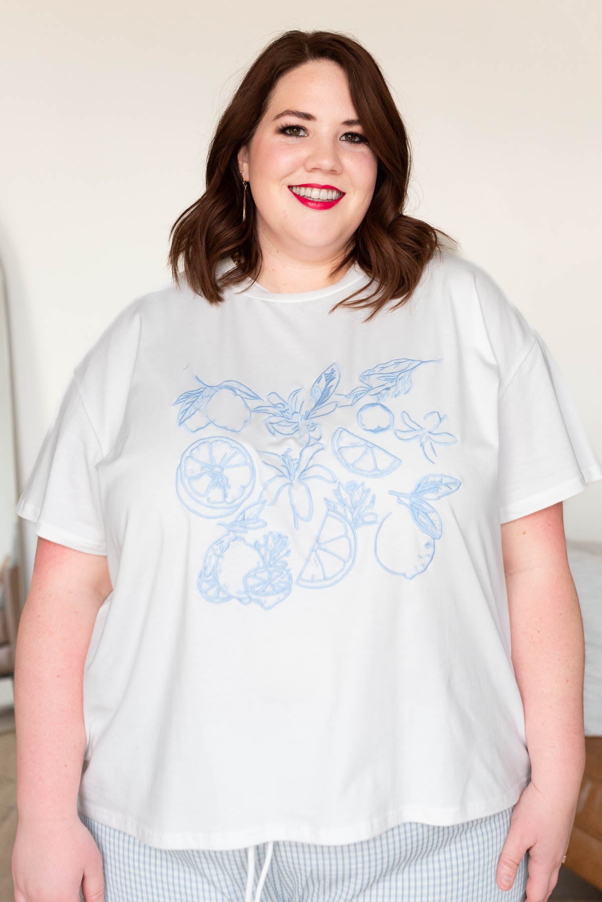 Short sleeve lemon print graphic tee in plus size