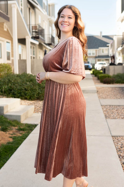 Side view of the dusty rose velvet dress in plus size