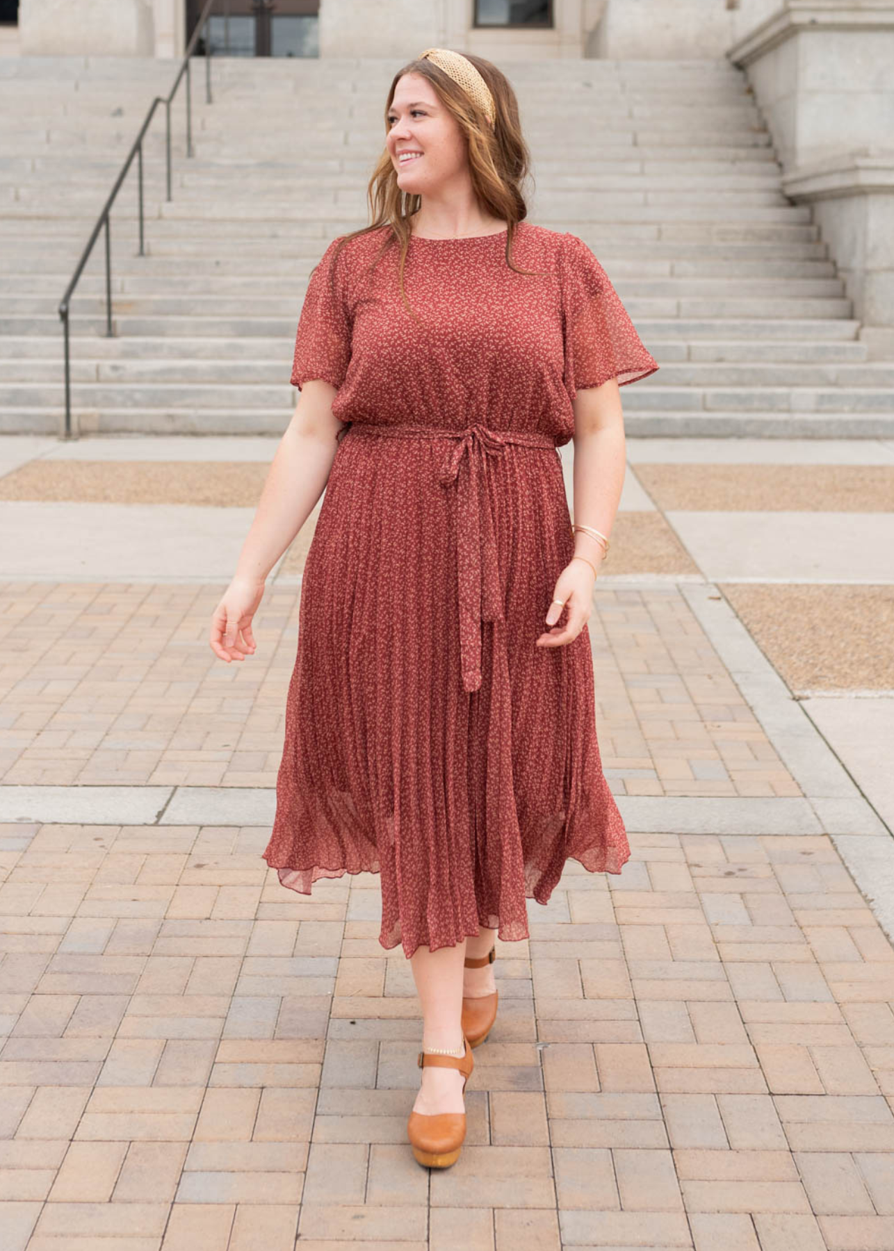 Burgundy pleated tie dress with short sleeves in plus size