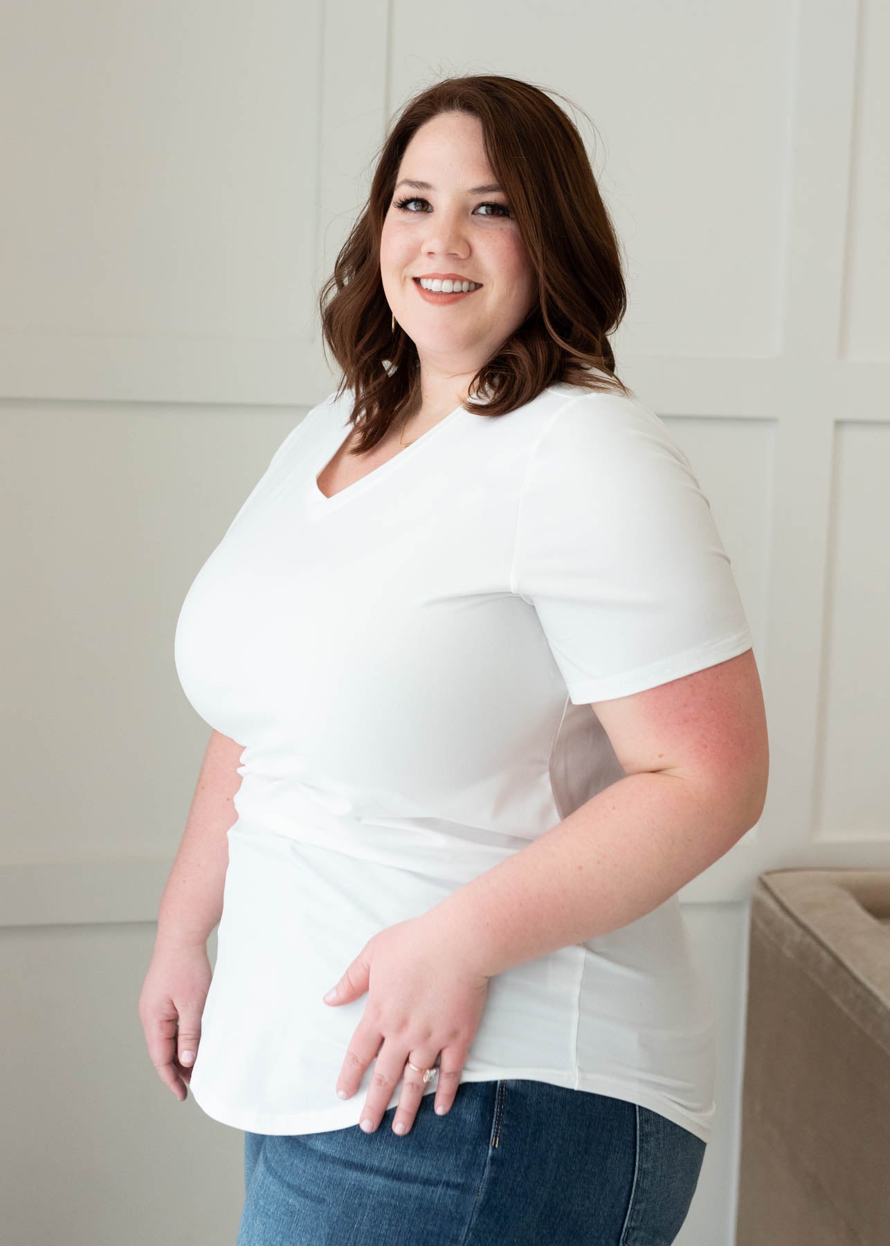 Side view of the classic white v-neck top in plus size